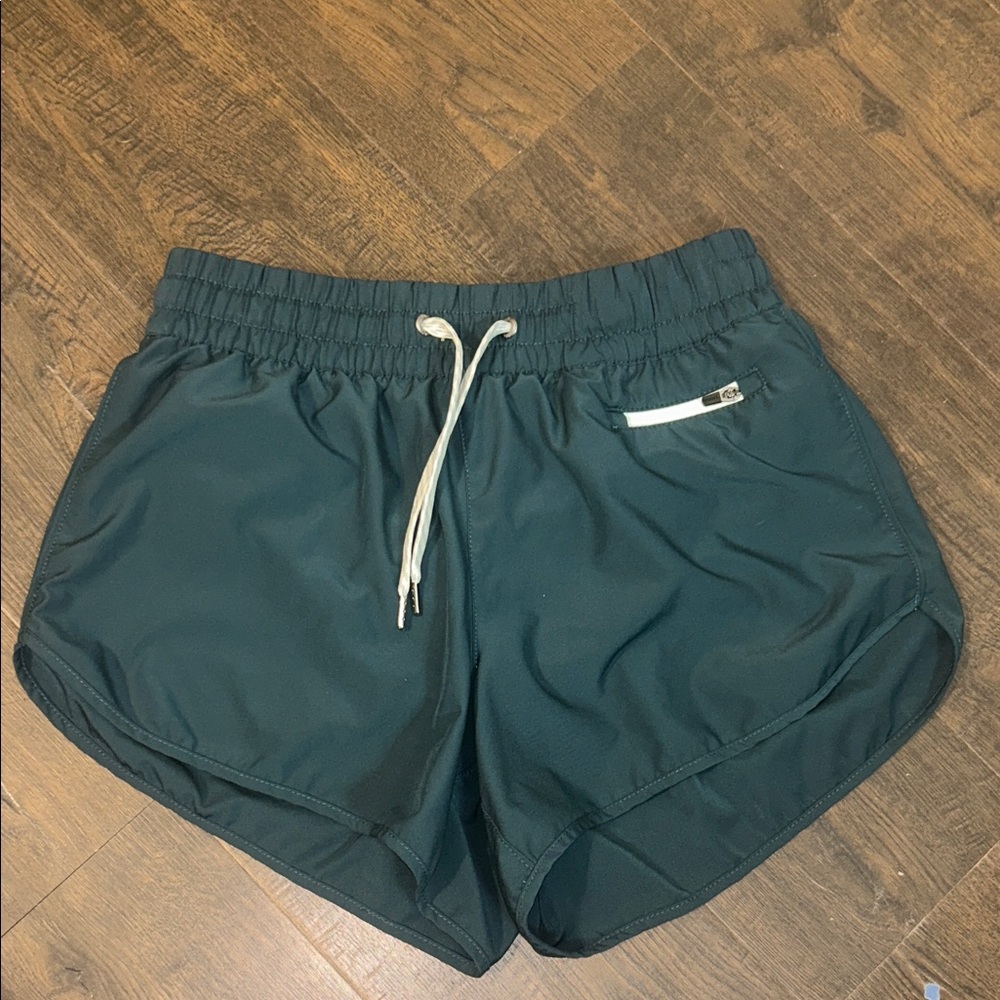 Vuori Clementine Short 2.0 size small dark green